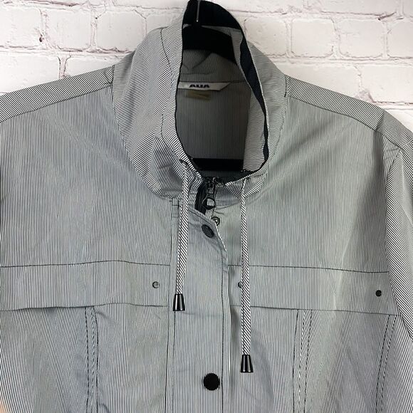 Alia. Black and white pin striped lightweight jacket/windbreaker.  Women's 18 - Picture 5 of 10